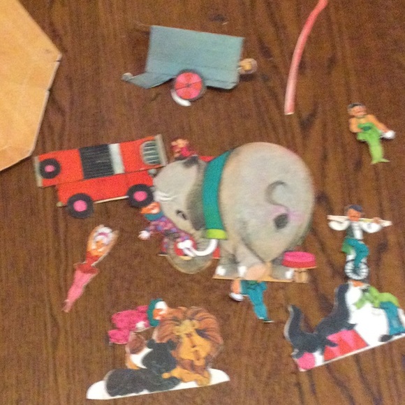 Bundle of 3 vintage Hallmark pop up books. - Picture 5 of 16